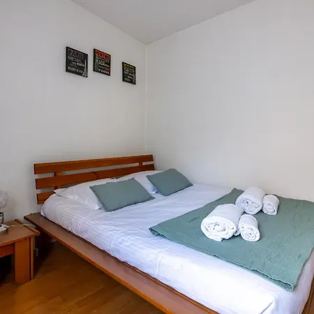 Parenthese De Bonheur - 600 M De La *